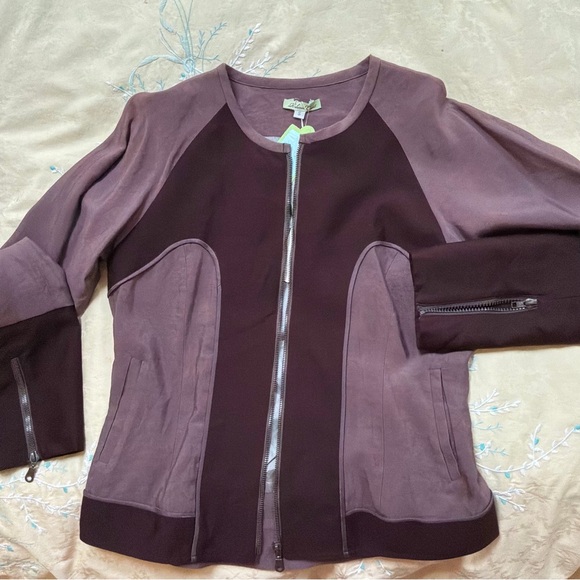 Two-Tone Zip-Up Jacket - Picture 4 of 7